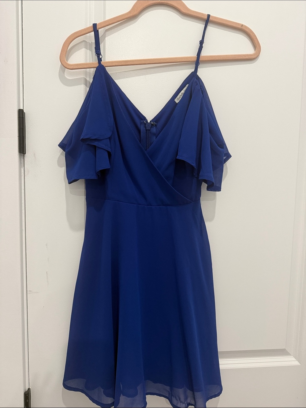 Blue Cold-Shoulder Chiffon Dress
It’s an xsmall, but fits more like a small
NWOT